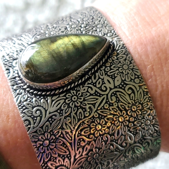New Oversized Labradorite 925 Silver Cuff Bracelet. - Picture 16 of 16